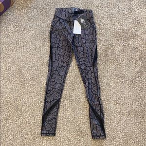 NWT Bandier Human Performance Engineering Leggings